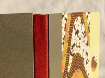 Carnet carré dos cuir rouille papier japonais