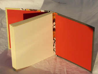 Carnet carré dos cuir rouille papier japonais