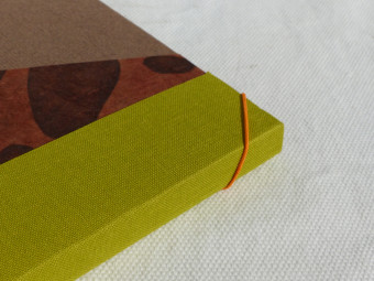 Carnet papier kraft, en toile verte
