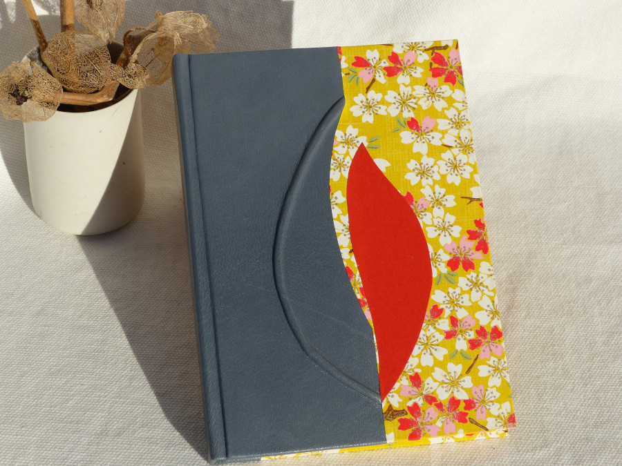 Carnet de note feuille en cuir gris