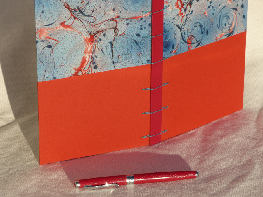 Cahier à ligne, technique criss-cross, rouge