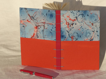 Cahier à ligne, technique criss-cross, rouge