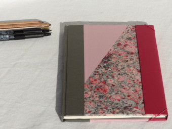 Carnet à dessin, en papier gris rouge rose, papier 90g