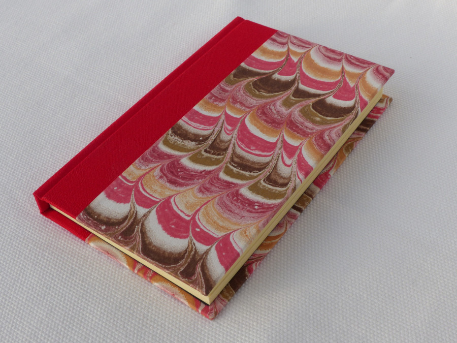 Petit carnet en toile rouge