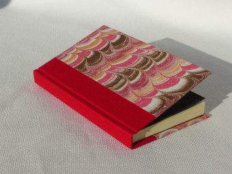 Petit carnet en toile rouge