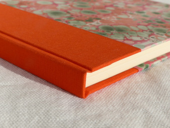 Cahier de note en toile orange, format paysage