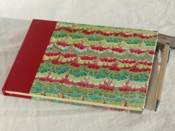 Cahier de note en cuir rouge, format paysage