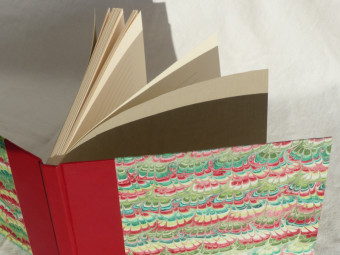 Cahier de note en cuir rouge, format paysage