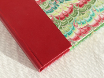 Cahier de note en cuir rouge, format paysage