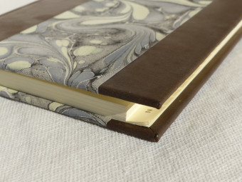 Grand répertoire en cuir gris