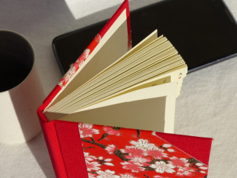 Répertoire de poche en toile rouge